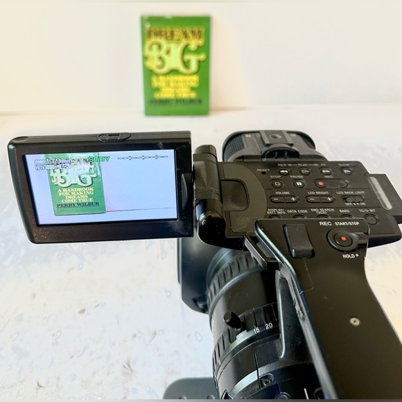 Sony HVR-Z1U 3CCD 1080i HDV Digital HD MiniDVCAM Video Camera Recorder Camcorder - Picture 16 of 17